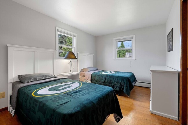 Building Photo - FURNISHED RENTAL: The Perfect Packer Place...