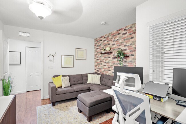 Building Photo - 6007 SW Bald Eagle Dr