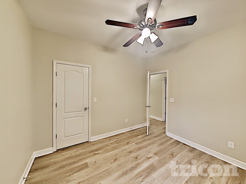 Building Photo - 1015 Golf View Way