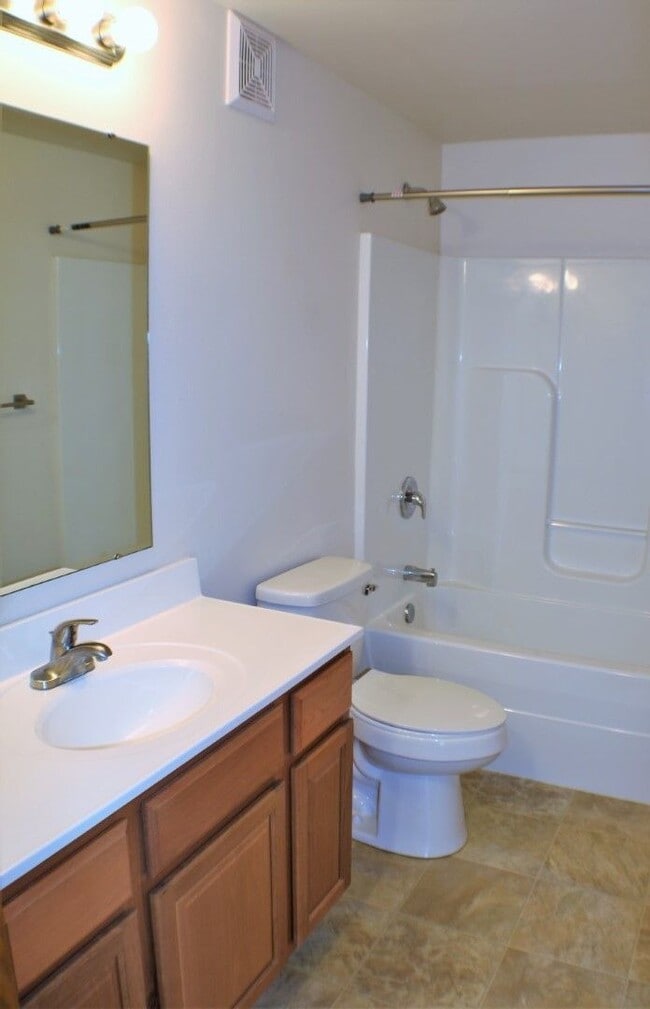 Building Photo - $1,305 | 2 Bedroom, 2 Bathroom | PET Frien...