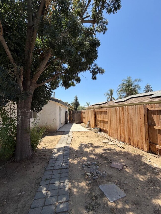 Building Photo - 5800 Potenza Ln