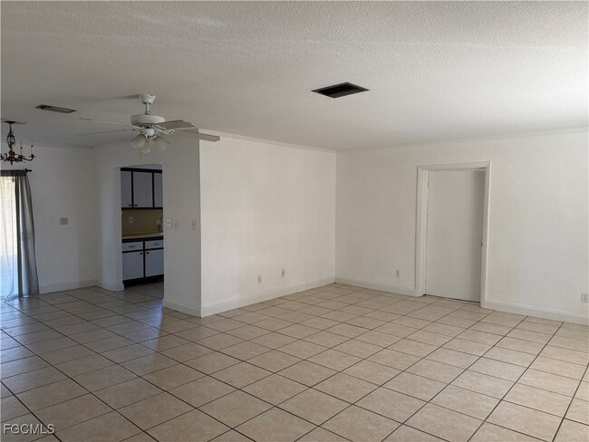 Building Photo - 904 Hudson Ave