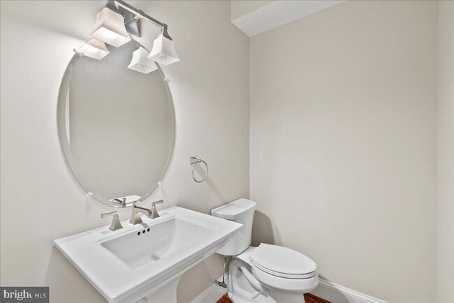 Building Photo - 902 Ramsey St