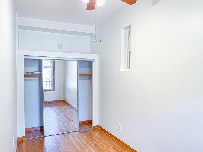 Building Photo - 1144 W 17th St