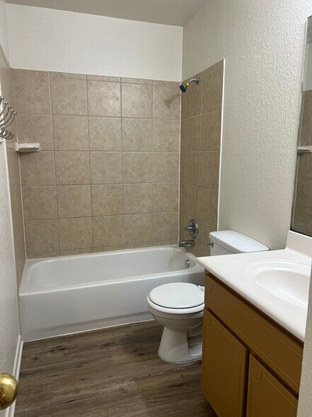 Building Photo - 416 Justin Ln