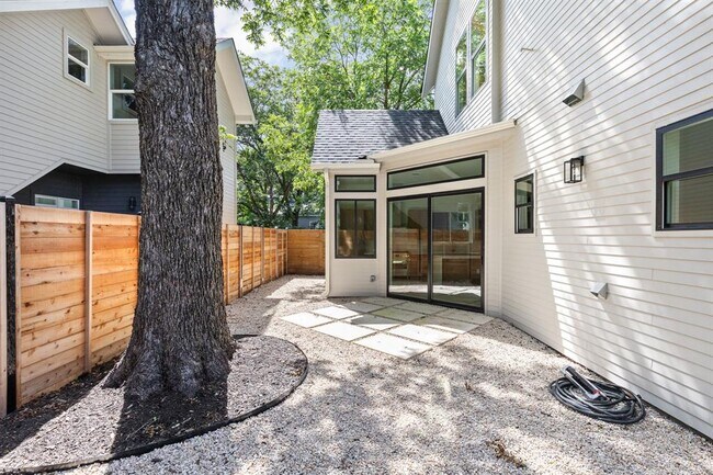 Building Photo - 2917 Lyons Rd