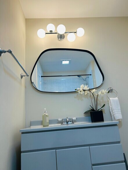 Building Photo - 2731 E 65th St