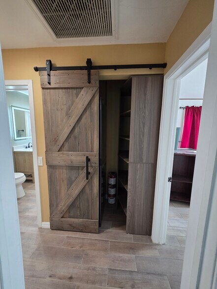 Building Photo - 18822 Hart St