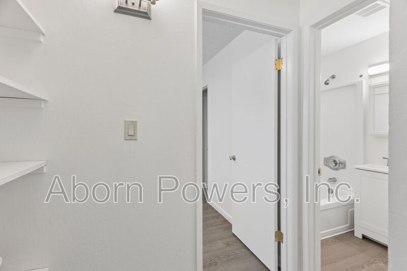 Building Photo - 2807-2813 Manor Dr