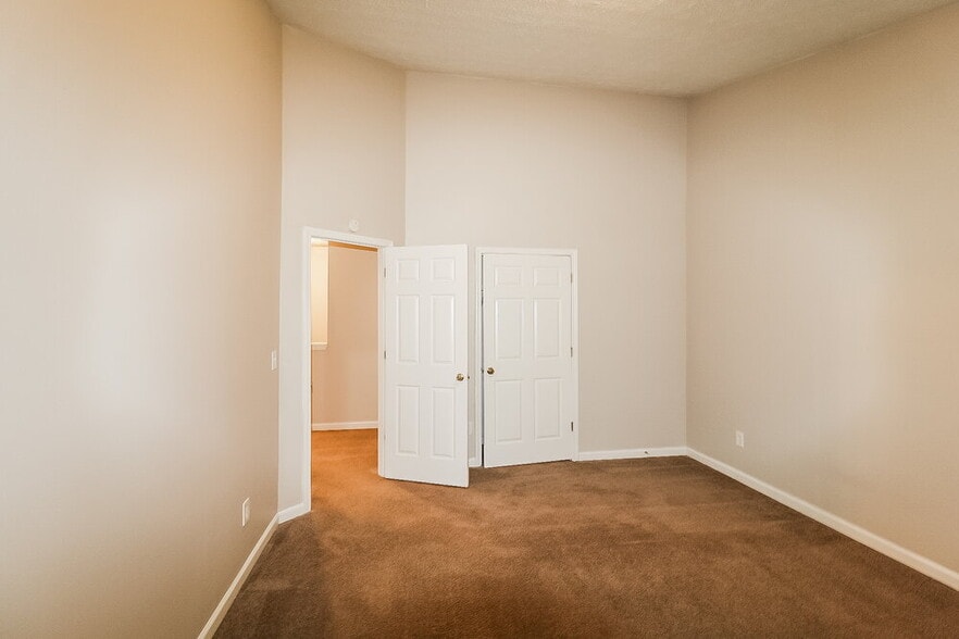 Building Photo - 581 Shadow Valley Ct