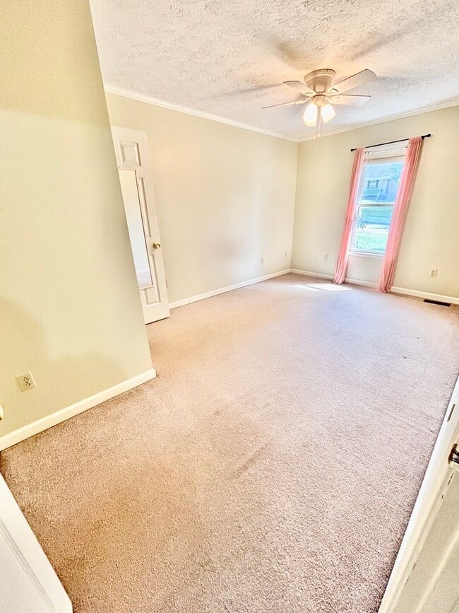 Building Photo - 3 Bedroom Home in Danville!