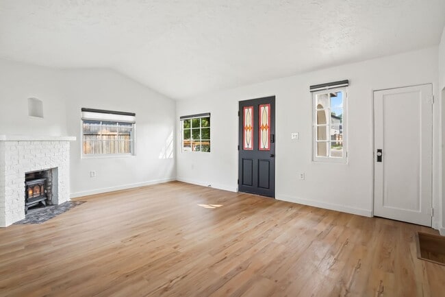 Building Photo - Updated 1930's Boise Bench Home