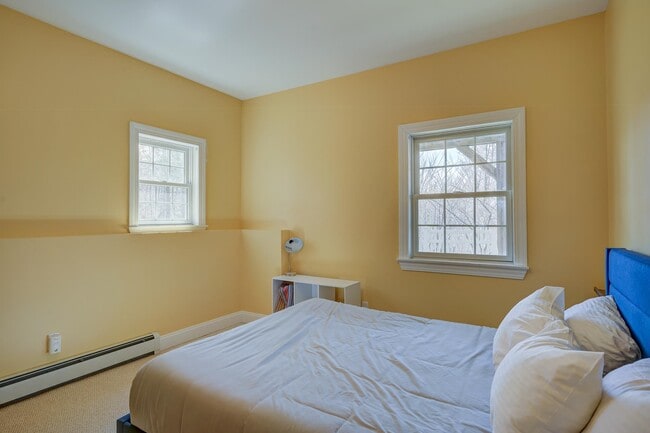 Building Photo - 15 Beechwoods Rd