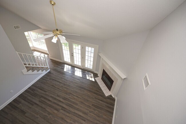 Building Photo - Spacious 5-Bedroom Home in Gated Parkwood ...