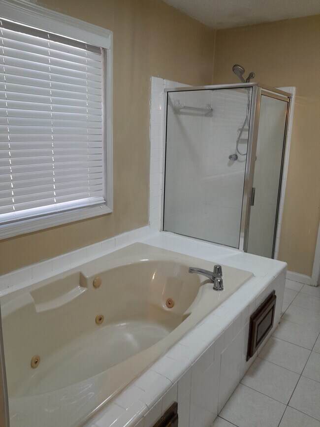 Building Photo - 6528 Battery Point