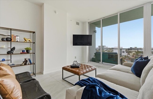 Building Photo - 777 3rd Ave N