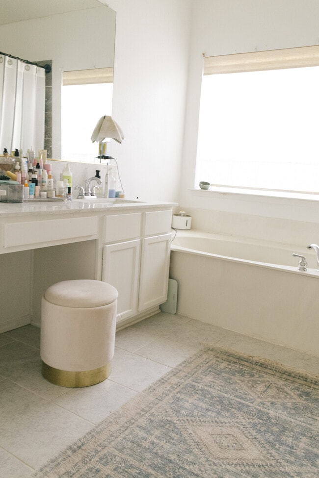 Building Photo - 4812 Buckskin Dr