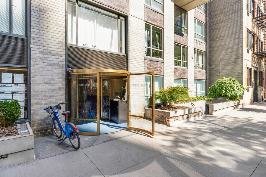 Building Photo - 501 E 87th St