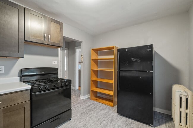 Building Photo - Downer upper across from UWM