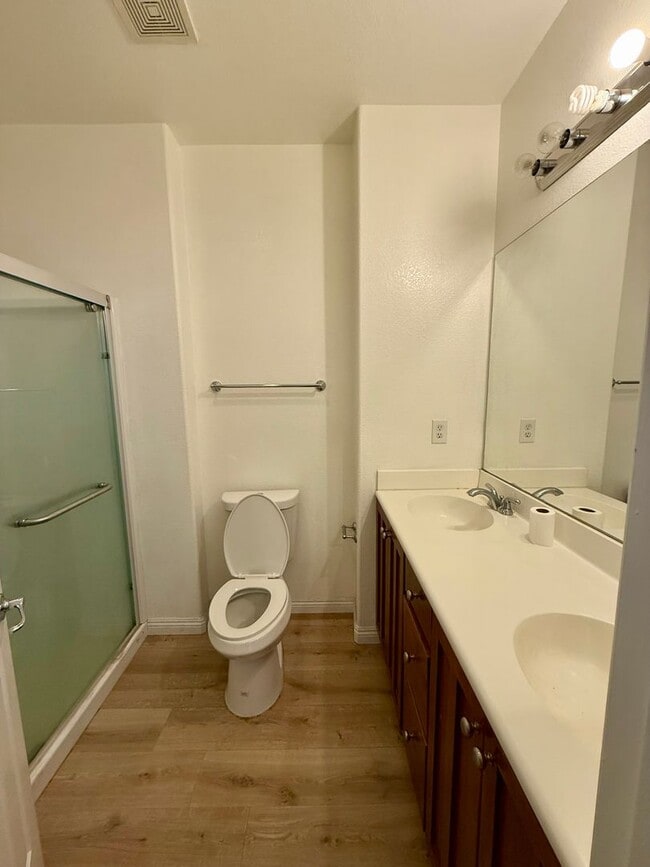 Building Photo - Beautiful 2 bed 2 bath Rancho Cucamonga Condo