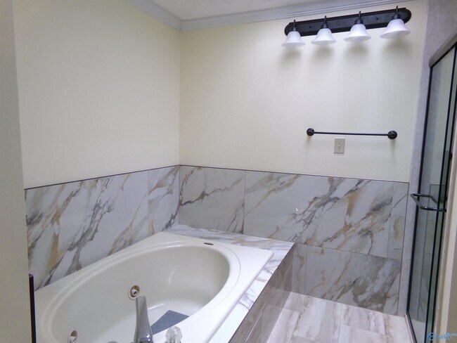 Building Photo - 15010 Carlisle Dr SE