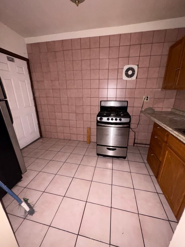 Building Photo - 4835 N Broad St