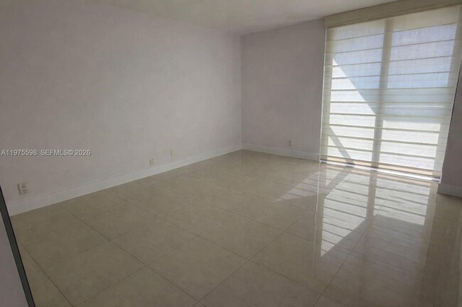 Building Photo - 20281 E Country Club Dr