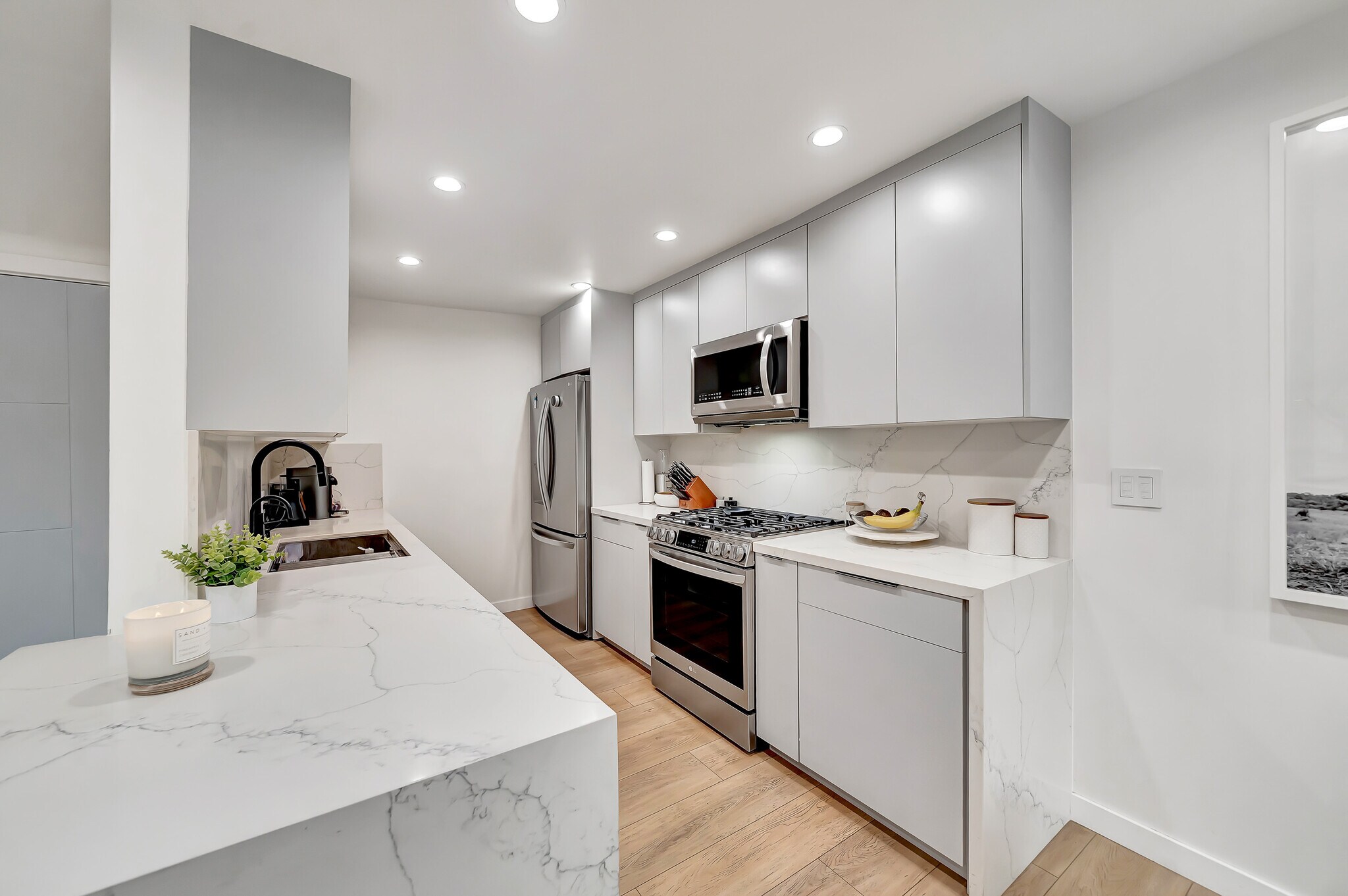 Building Photo - 14727 Magnolia Blvd