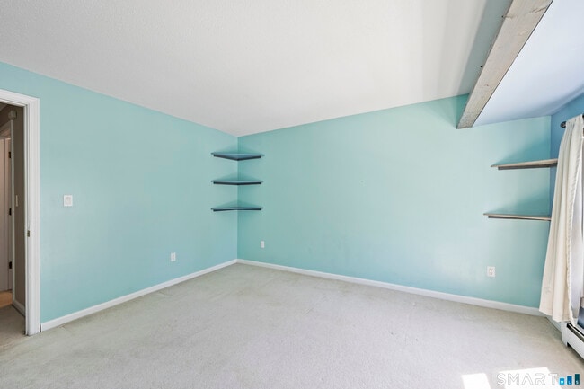 Building Photo - 135 Fairway Dr