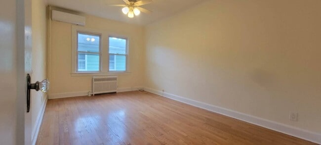 Building Photo - 146 10 St