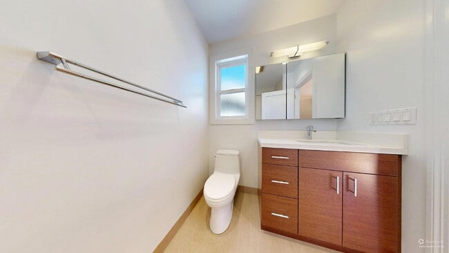 Building Photo - Charming, Renovated 3BR + Sunroom / 3.5 BA...