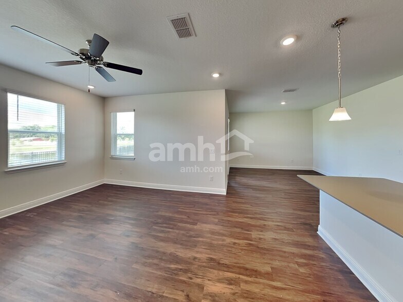 Building Photo - 14612 Cedar Ml Dr