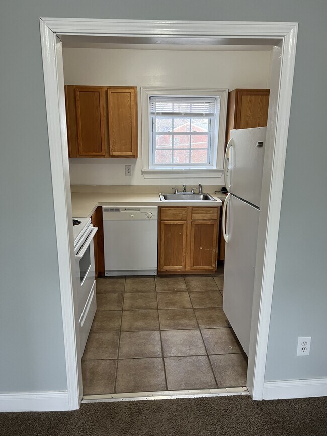 Building Photo - 2367 Cascade Rd