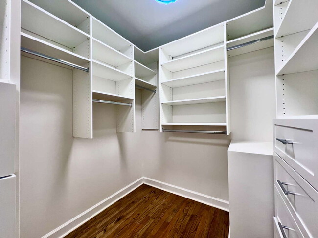 Building Photo - LUXURIOUS LANSDOWNE RETREAT!