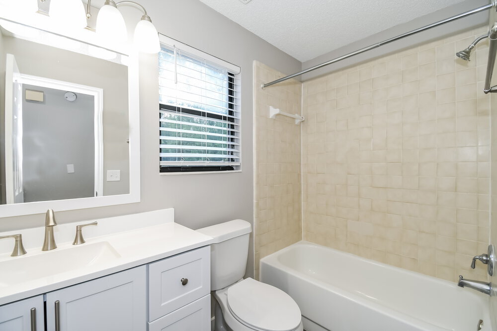 Building Photo - 1464 Rose Hill Dr W