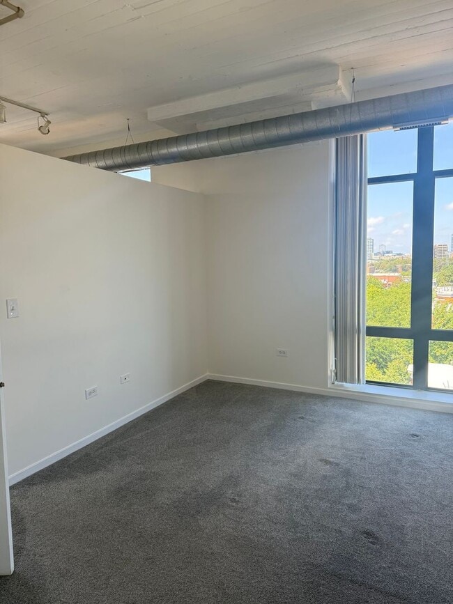 Building Photo - Modern Loft Living in University Village w...