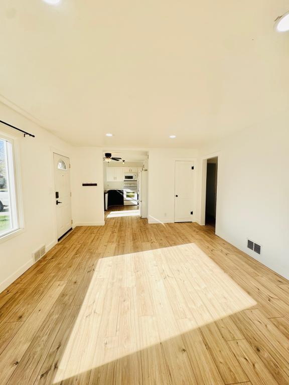 Building Photo - 410 Holbrook Dr