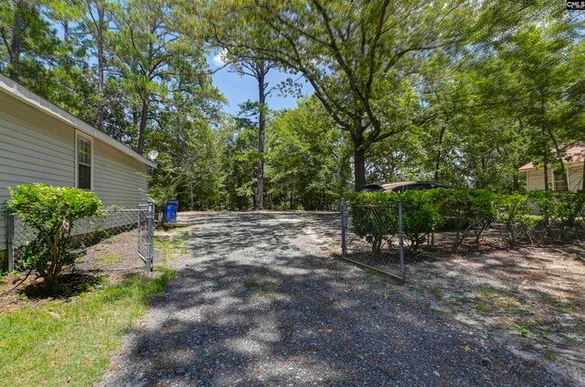 Building Photo - 1330 Kingston Rd