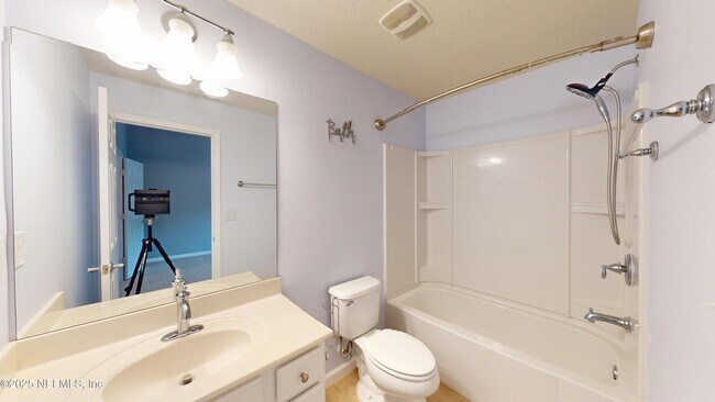 Building Photo - 6937 Woody Vine Dr