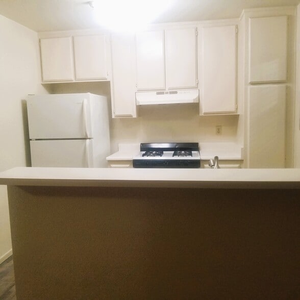 Building Photo - 14324 Lemoli Ave