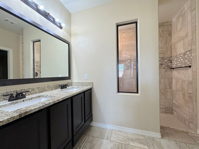 Building Photo - Northeast El Paso 4 Bed Refrig A/C!