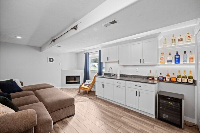 Building Photo - Gorgeous Liberty Lake 5 Bedroom Home!