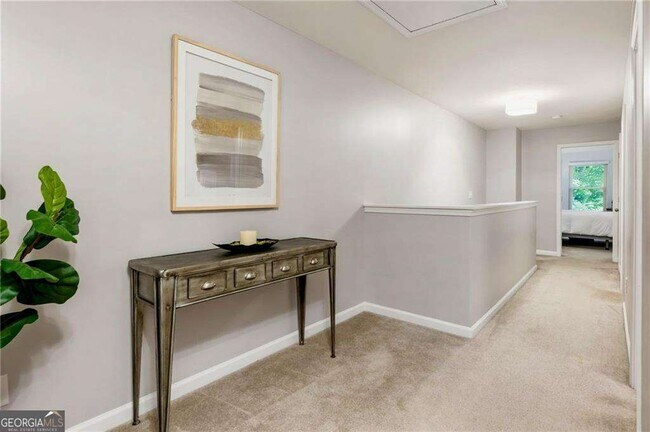 Building Photo - 313 Hidden Creek Ln