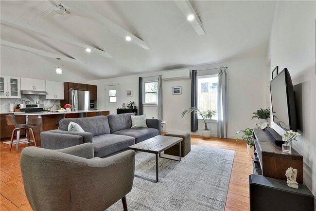 Building Photo - 2037 Lively Ridge Rd NE