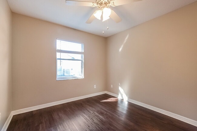 Building Photo - 10525 Reagans Run Dr