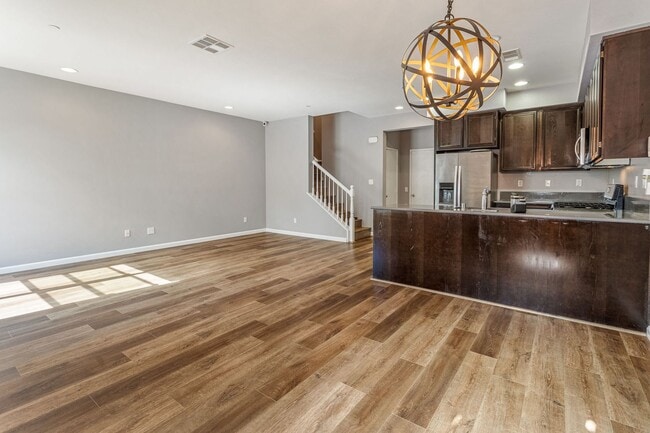 Building Photo - Beautiful 4 Bed 3.5 Bath Home in Great School District!! Located in Montecito.