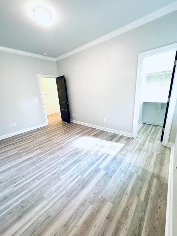 Building Photo - 310 W Horton St