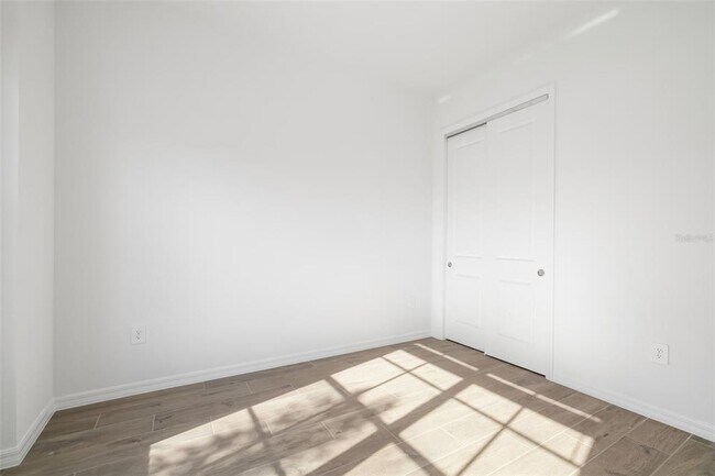 Building Photo - 5613 Lightning Whelk Ln