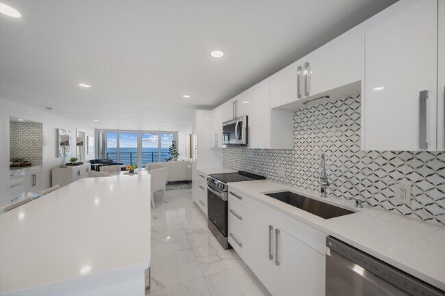 Building Photo - 900 Ocean Dr