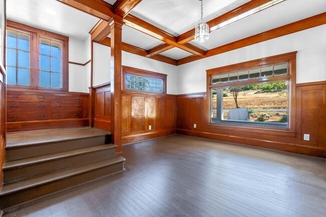 Building Photo - 1019 N Main St